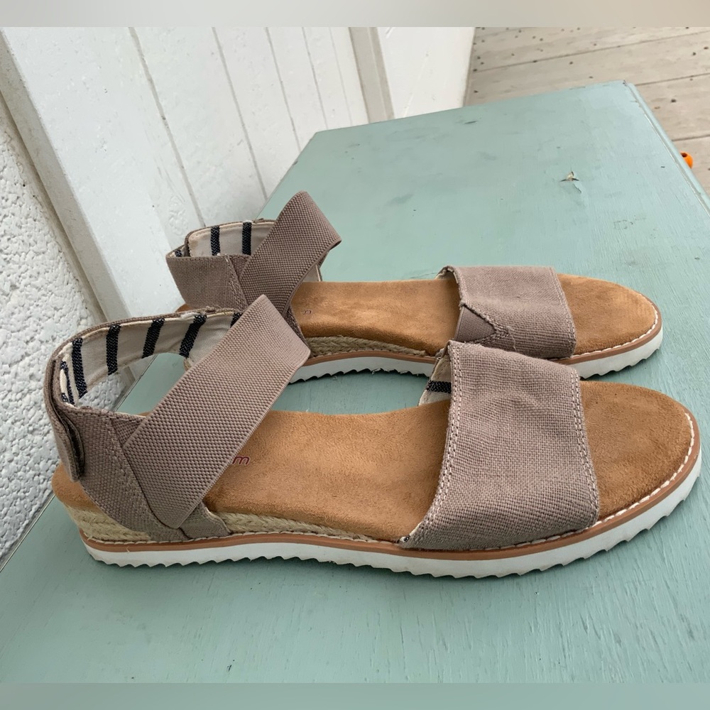 Bob’s From Skechers Memory Foam Sandals - image 1